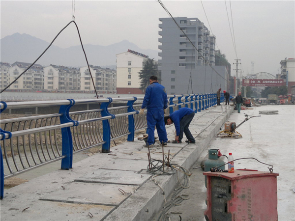西宁不锈钢复合管护栏常见问题及解决方案