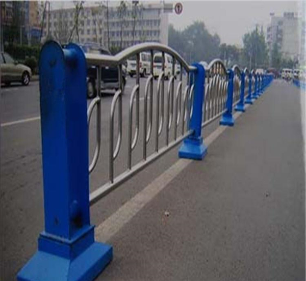 西宁不锈钢防撞栏杆生产制造工艺